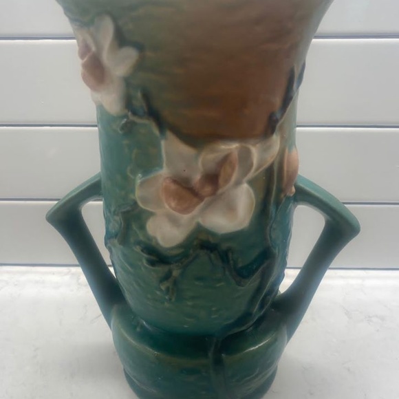 Roseville Pottery #95-10, Green Magnolia Vase